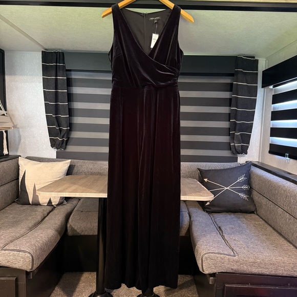 Banana republic velvet jumpsuit - Picture 2 of 11